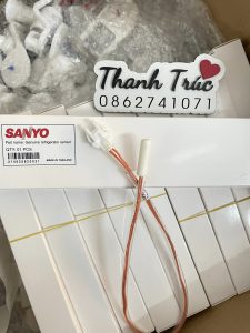 Sensor cảm biến tủ lạnh Sanyo chính hãng, thiết kế nhỏ gọn, dễ lắp đặt, giúp duy trì nhiệt độ ổn định và tiết kiệm năng lượng.